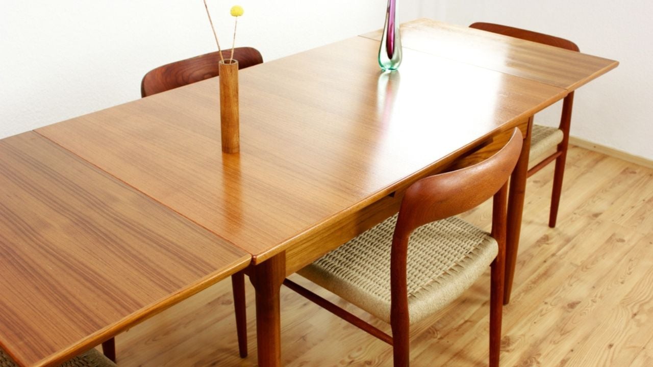 A Mid Century Teak Dining Table with four chairs from the 50s 60s Danish Design Vintage Dining solid wood Modern antique 50s 60s