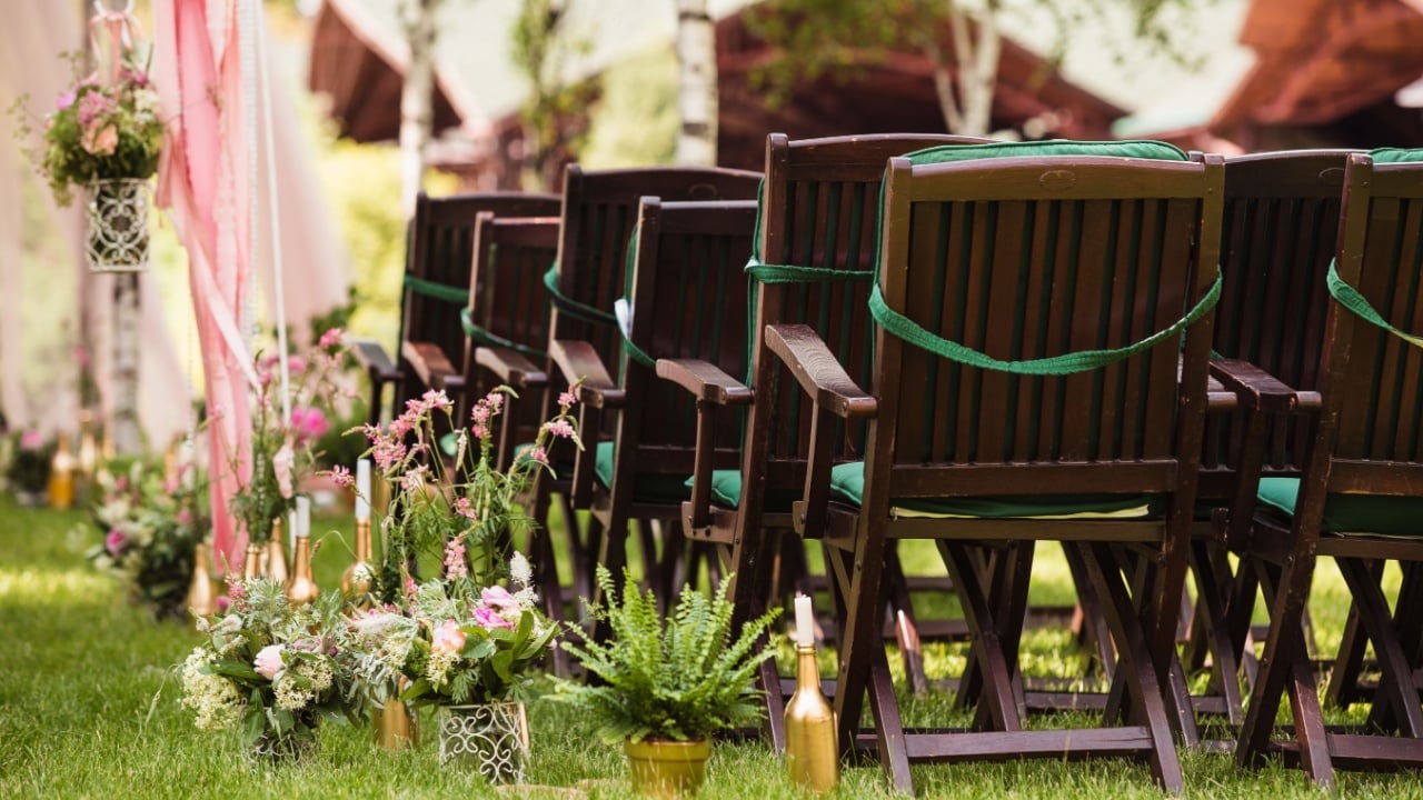 Chairs for the guests at the wedding