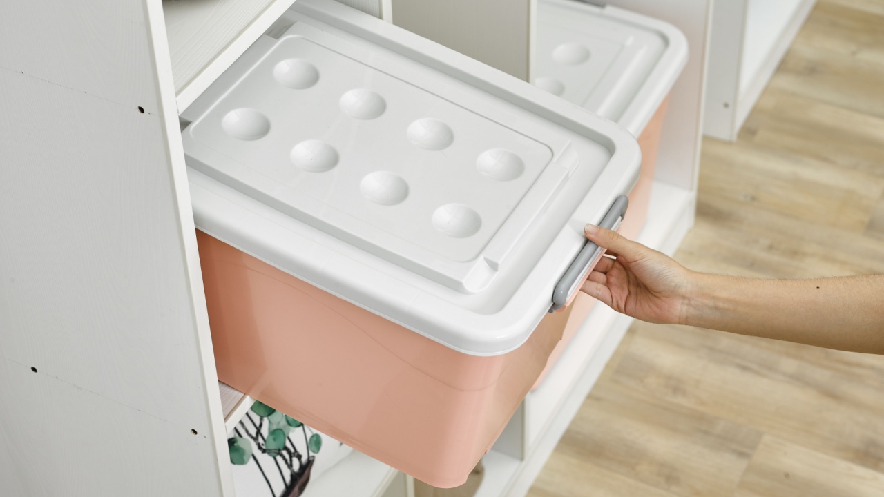 Take out the storage box in the cabinet by hand