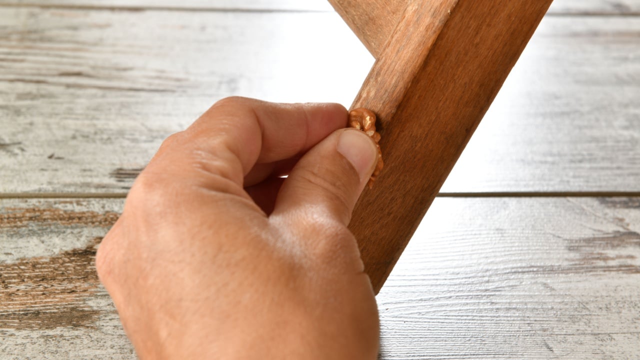 Get rid of scratches with walnut 