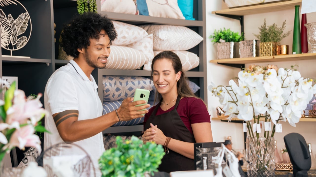 Consumer shows internet reference in decoration store